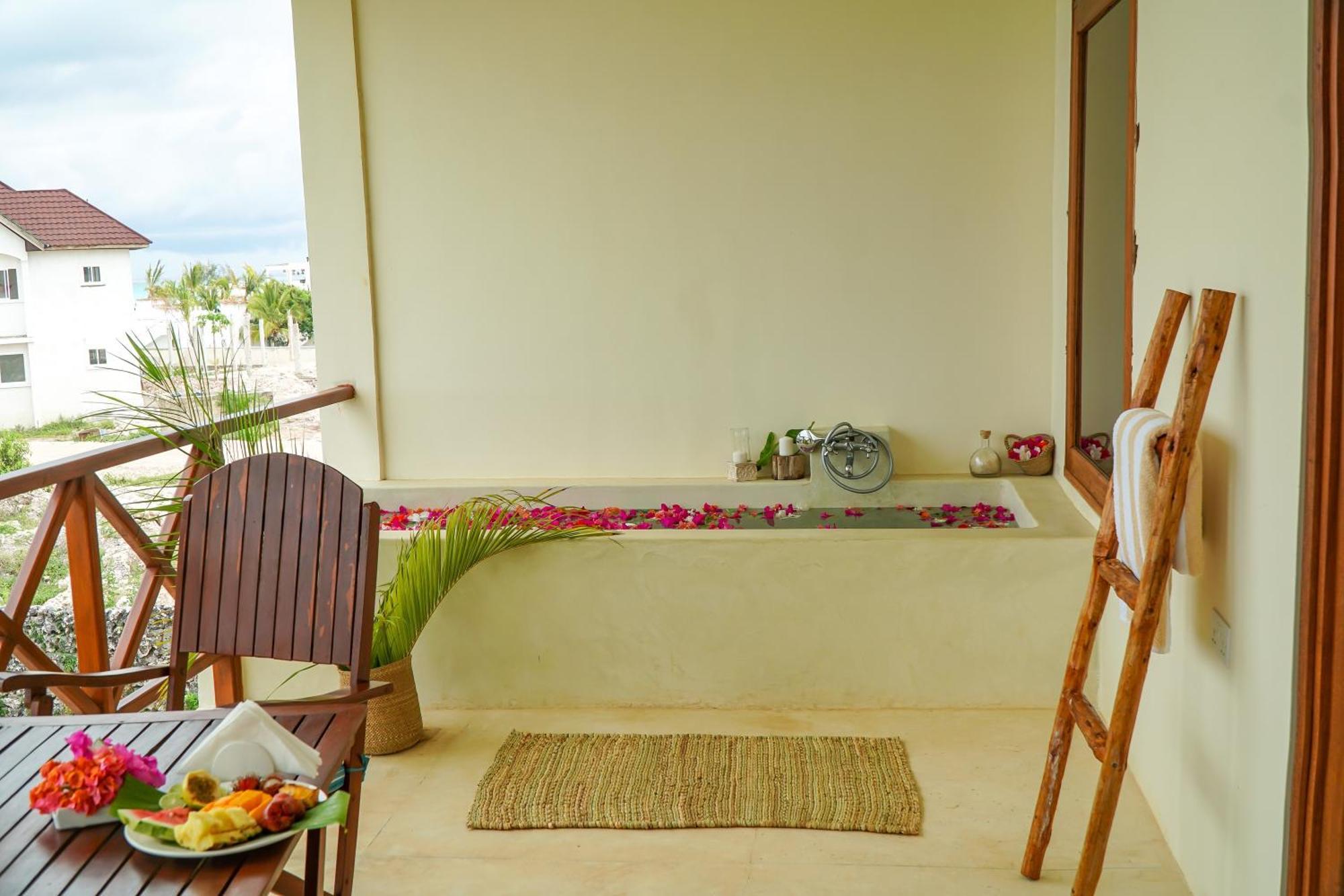Aquamarina Hotel Джамбиани Экстерьер фото